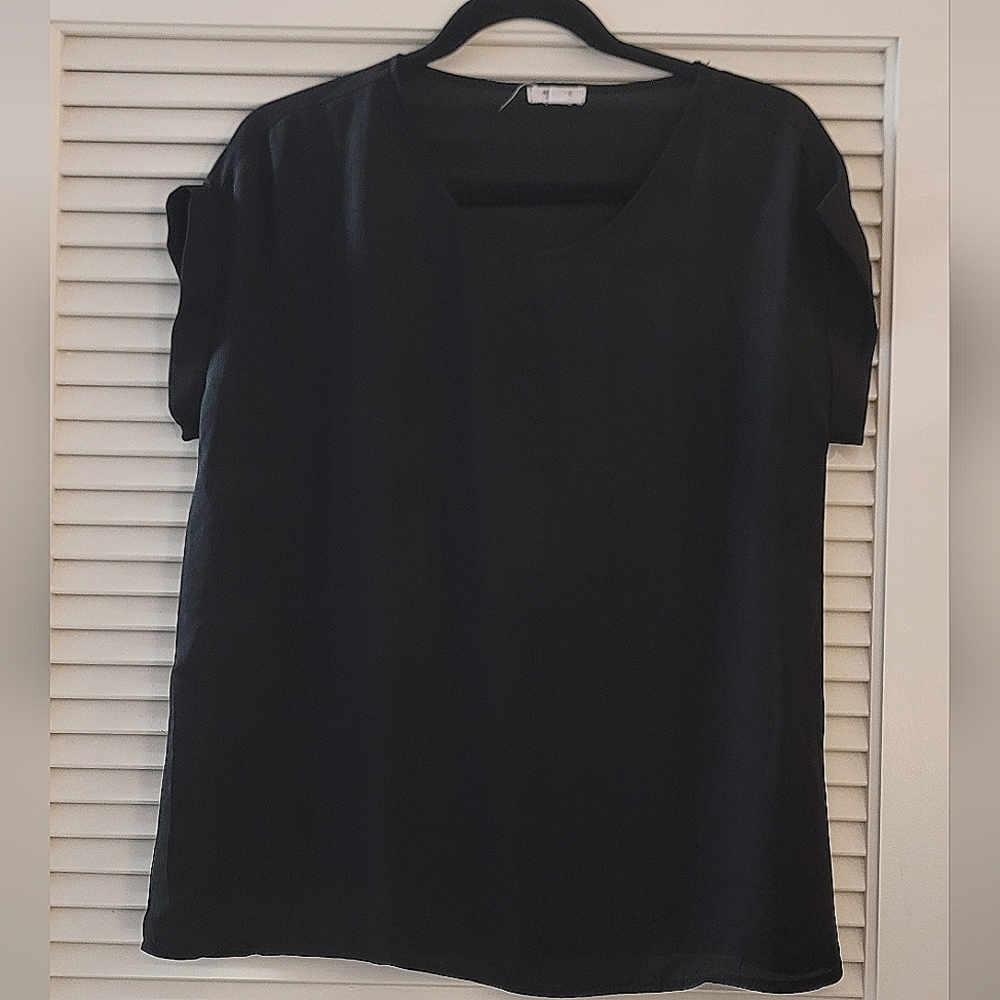 Ardene Basic Collection- Black Loose-Fit Lightweight Sheer Short-Sleeve Top